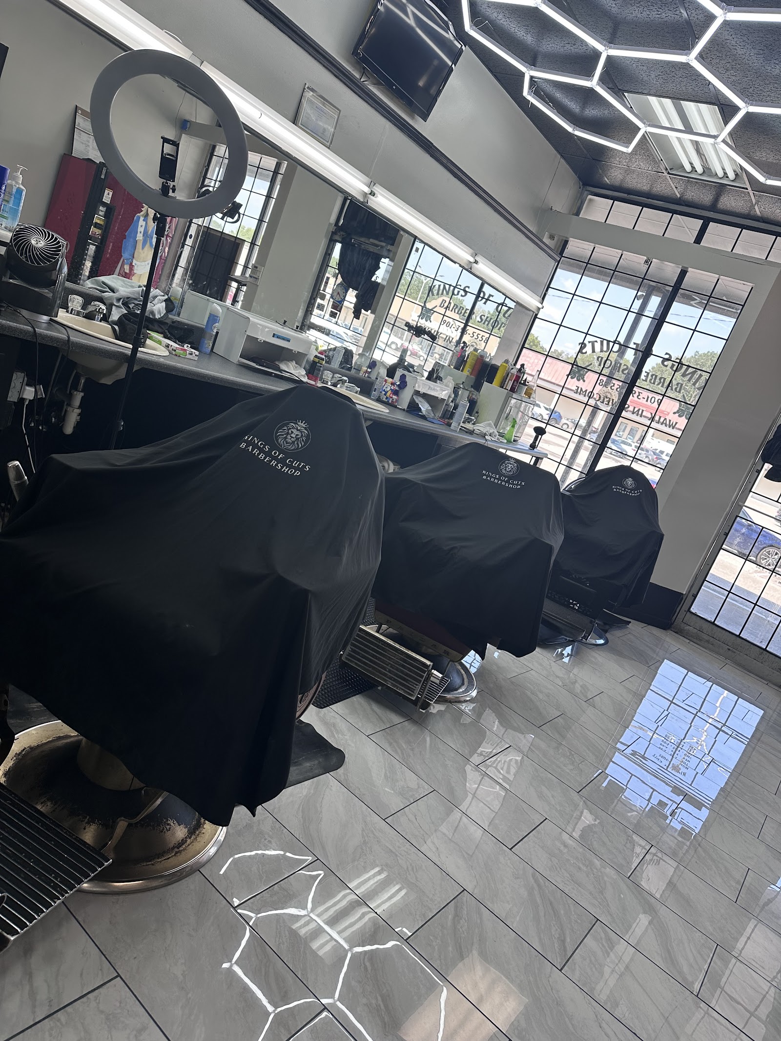 Inside King's of Cuts